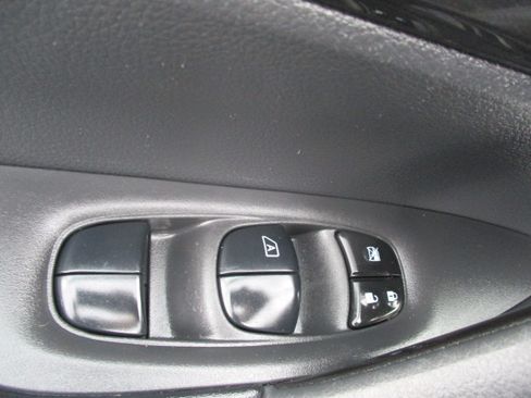 Used 2020 Nissan Rogue FWD SV 2.5L 4-Cyl SUV image 22