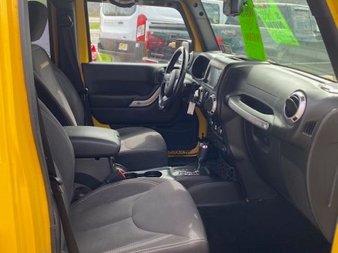 Used 2015 Jeep Wrangler Unlimited Sahara AWD/4WD image 15