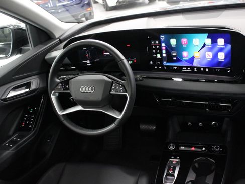 Used 2025 Audi Q6 e-tron Premium image 35