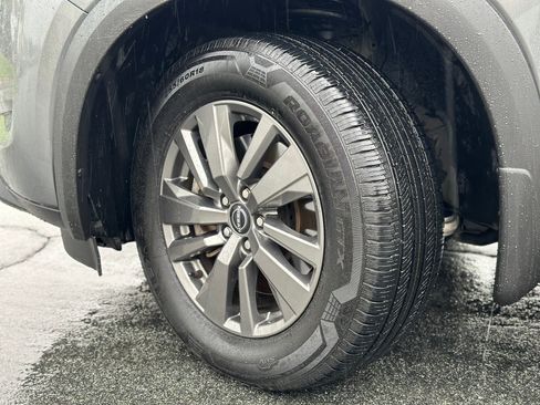 Used 2022 Nissan Pathfinder SV image 22