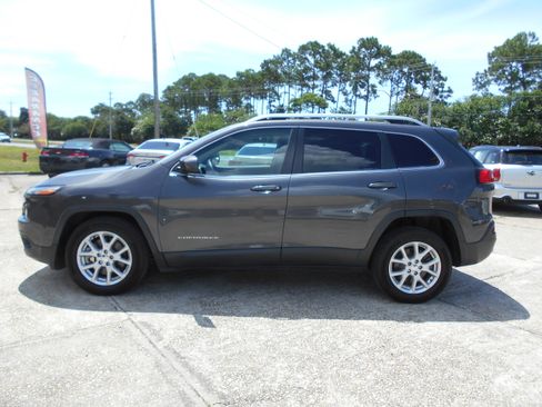 Used 2015 Jeep Cherokee FWD Latitude image 1