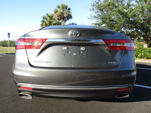 Used 2016 Toyota Avalon XLE Premium image 4