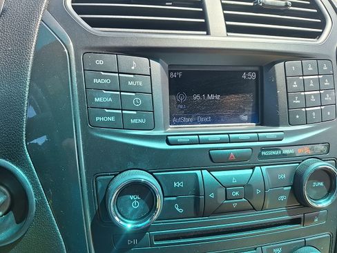 Used 2016 Ford Explorer image 8