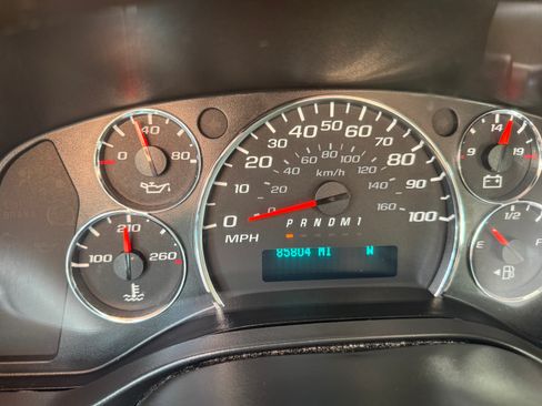 Used 2018 Chevrolet Express 2500 RWD image 14
