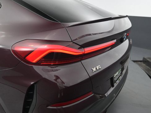 Used 2021 BMW X6 M50i image 14