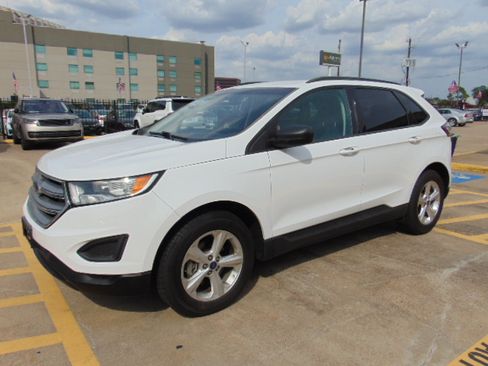 Used 2015 Ford Edge SE image 4