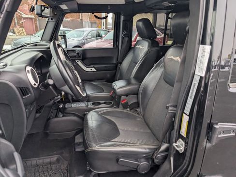 Used 2015 Jeep Wrangler Unlimited Sahara w/ Altitude image 7