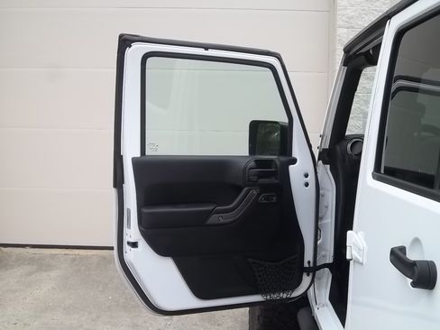 Used 2017 Jeep Wrangler 4WD Unlimited Sport image 18