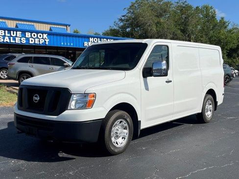 Used 2021 Nissan NV 2500 SV image 2