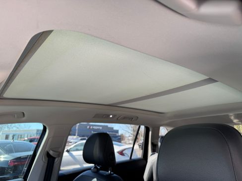 Used 2018 Volkswagen Tiguan SEL image 9