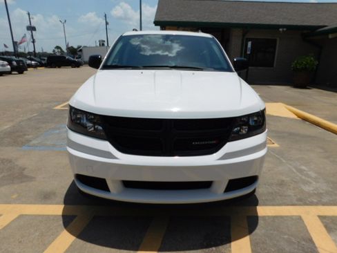 Used 2018 Dodge Journey FWD SE image 3