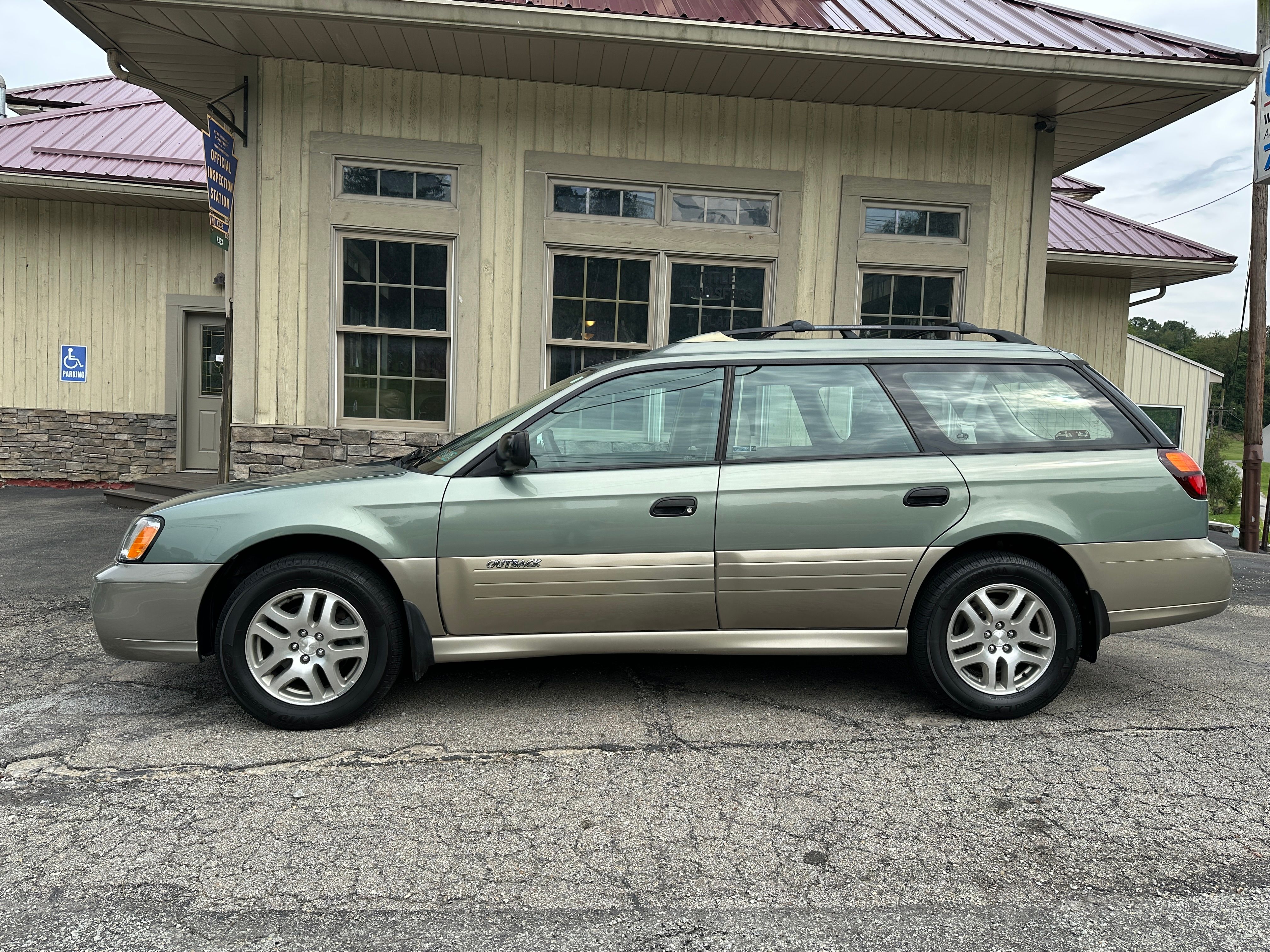 Used 2004 Subaru Outback Wagon AWD/4WD image 2