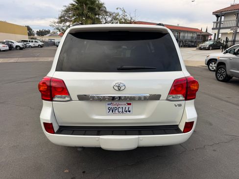 Used 2013 Toyota Land Cruiser image 8