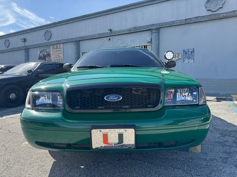 Used 2010 Ford Crown Victoria Police Interceptor image 3