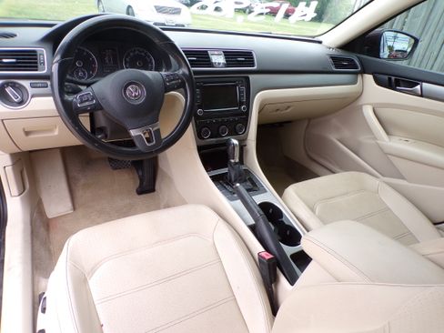 Used 2014 Volkswagen Passat 2.5 SE image 8