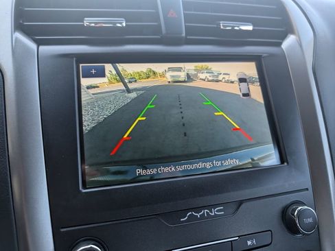 Used 2020 Ford Fusion SE image 9