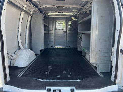 Used 2018 Chevrolet Express 3500 image 15