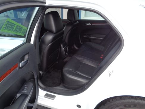Used 2013 Chrysler 300 image 6