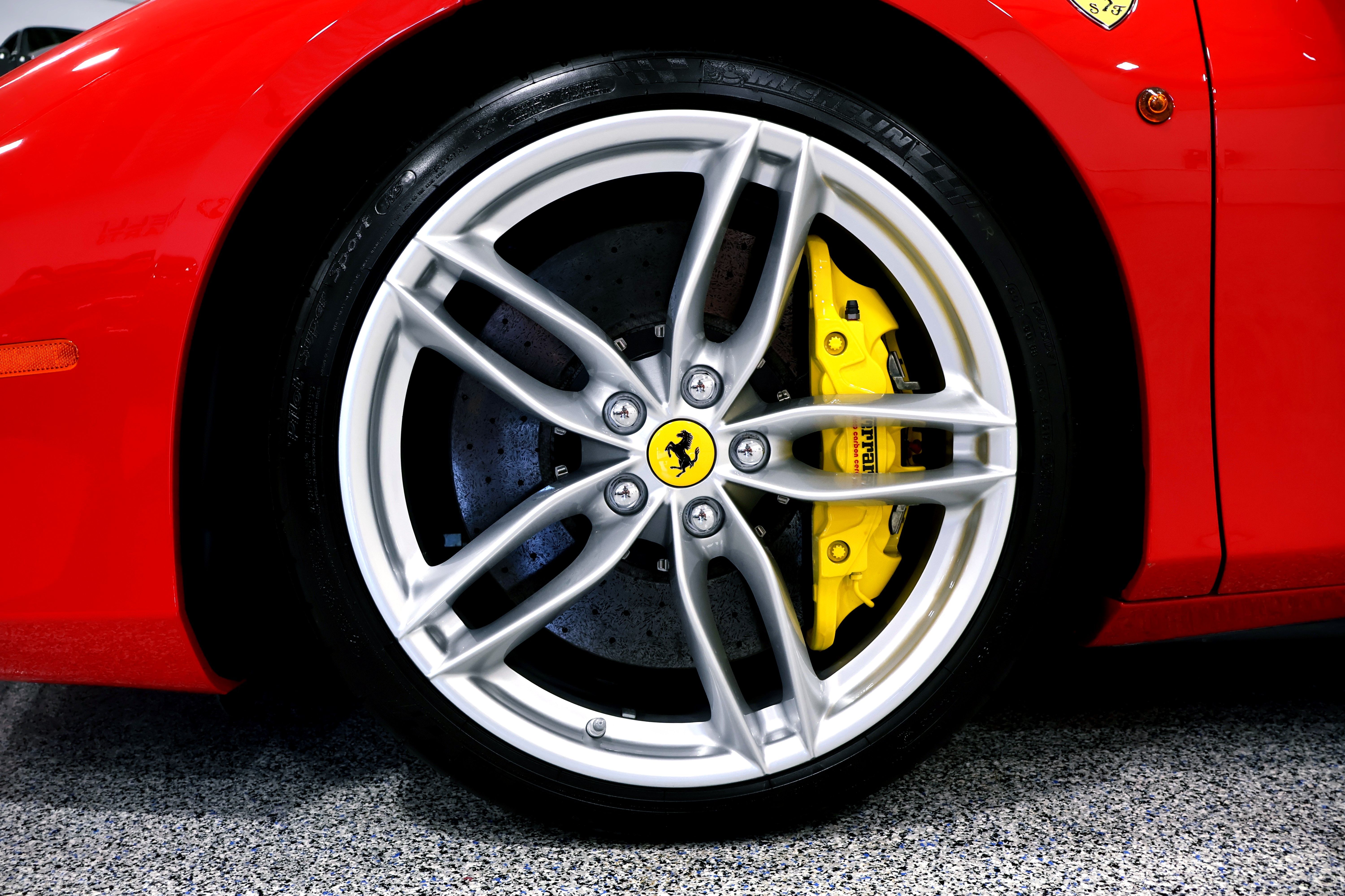 Used 2018 Ferrari 488 GTB RWD image 34