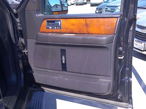 Used 2012 Lincoln Navigator 4WD image 12