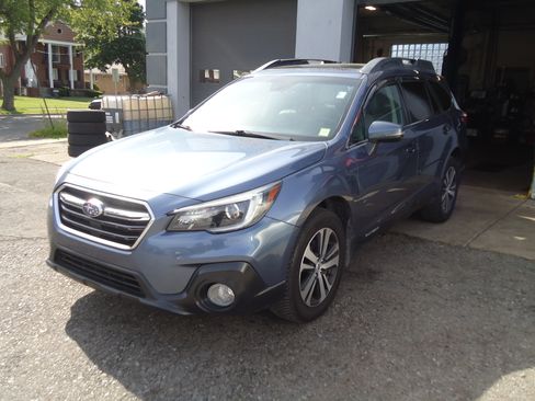 Used 2018 Subaru Outback 2.5i Limited AWD/4WD image 2