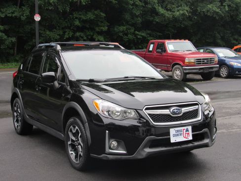 Used 2017 Subaru Crosstrek 2.0i Premium AWD/4WD image 12