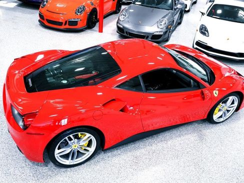 Used 2018 Ferrari 488 GTB image 6