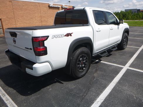 Used 2024 Nissan Frontier 4x4 Crew Cab image 6