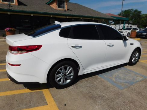 Used 2020 Kia Optima LX image 9