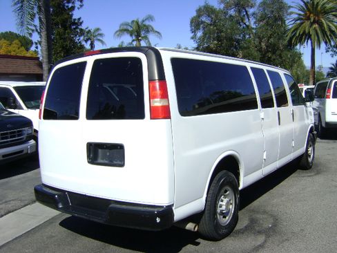 Used 2003 Chevrolet Express 3500 LS image 7