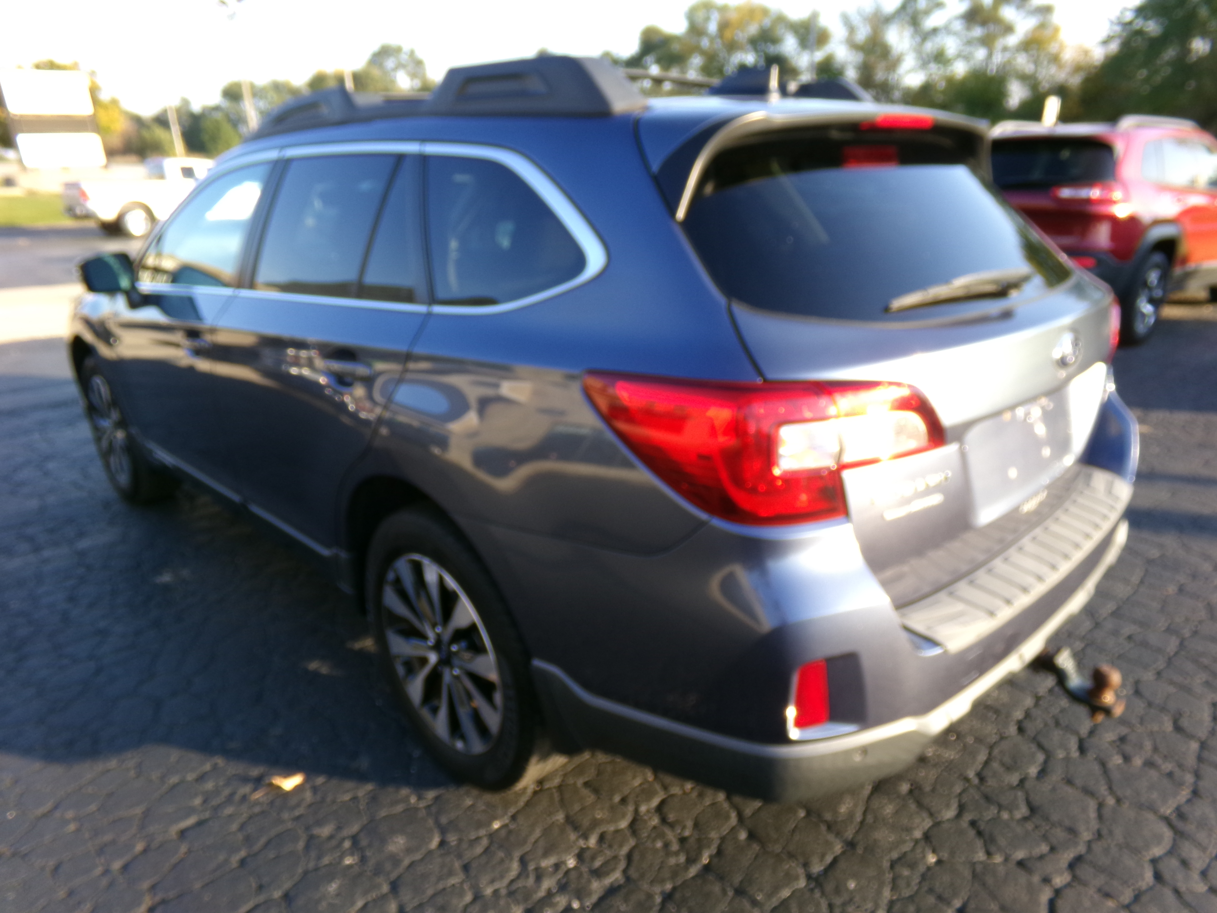 Used 2017 Subaru Outback 2.5i Limited AWD/4WD image 3
