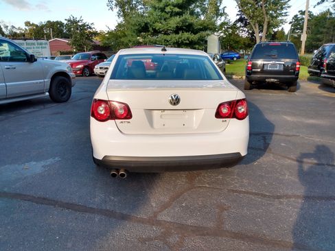 Used 2010 Volkswagen Jetta image 5
