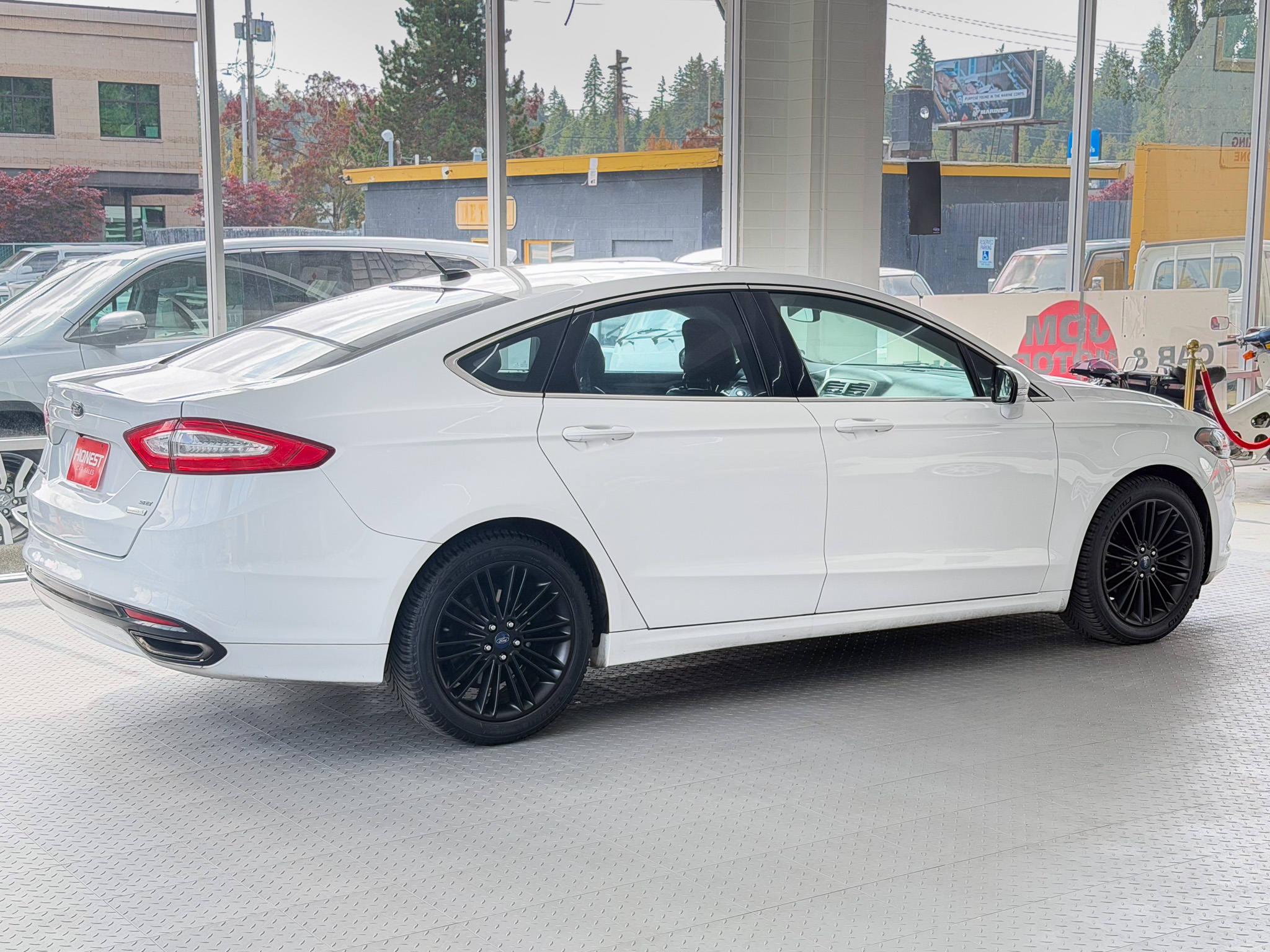 Used 2013 Ford Fusion SE FWD image 4