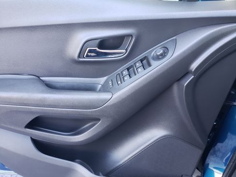 Used 2020 Chevrolet Trax LT image 12