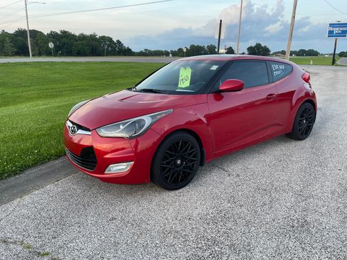 Used 2015 Hyundai Veloster image 1
