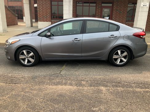 Used 2018 Kia Forte Sedan FWD image 3