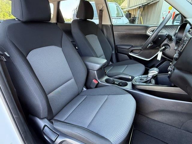 Used 2023 Kia Soul LX FWD image 10