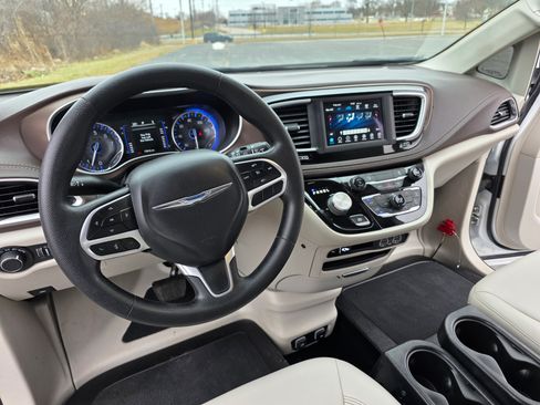 Used 2021 Chrysler Voyager LXi image 28