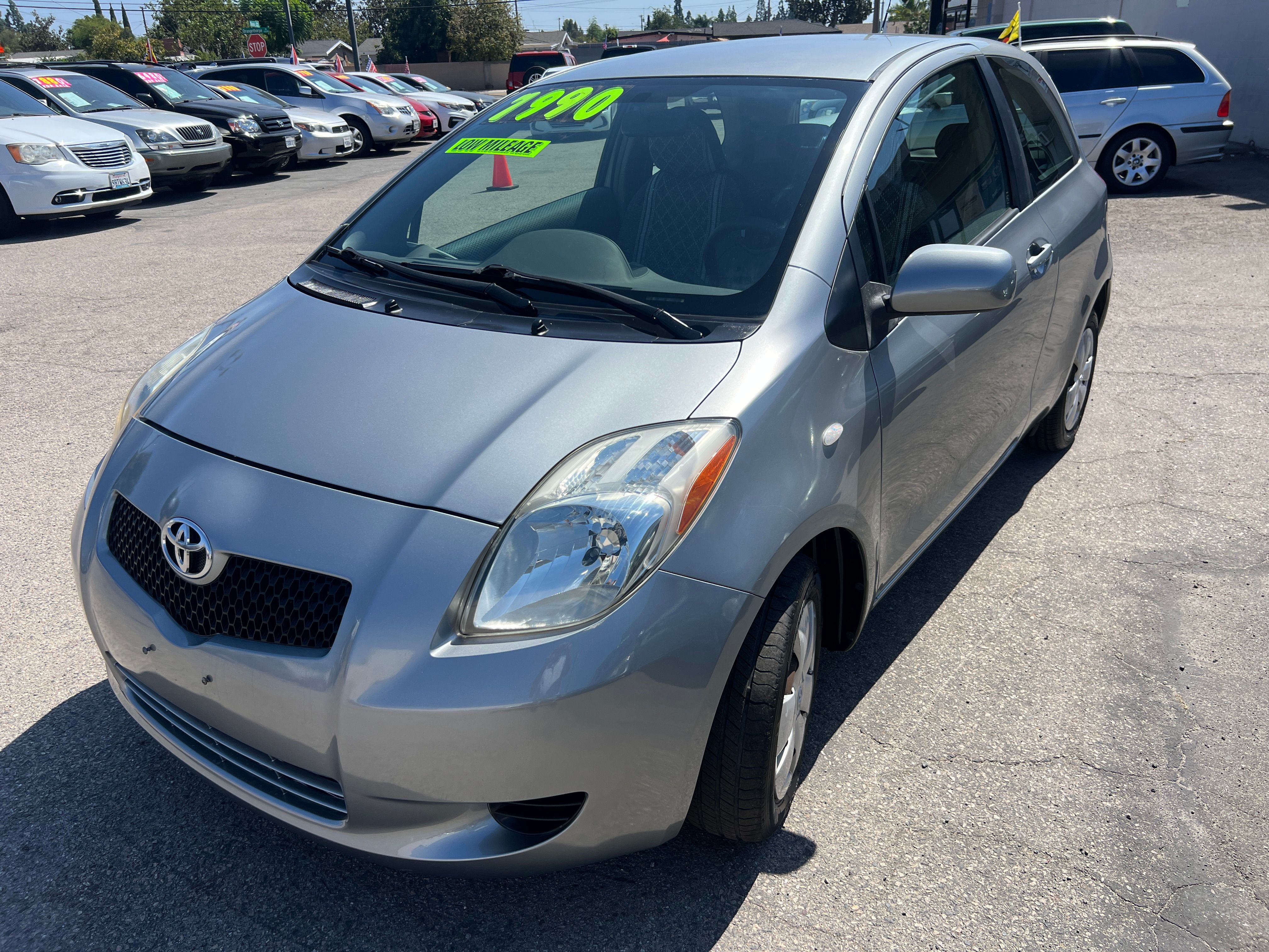 Used 2008 Toyota Yaris 2-Door Hatchback FWD image 3