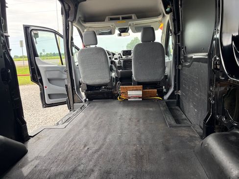 Used 2018 Ford Transit 250 RWD image 7