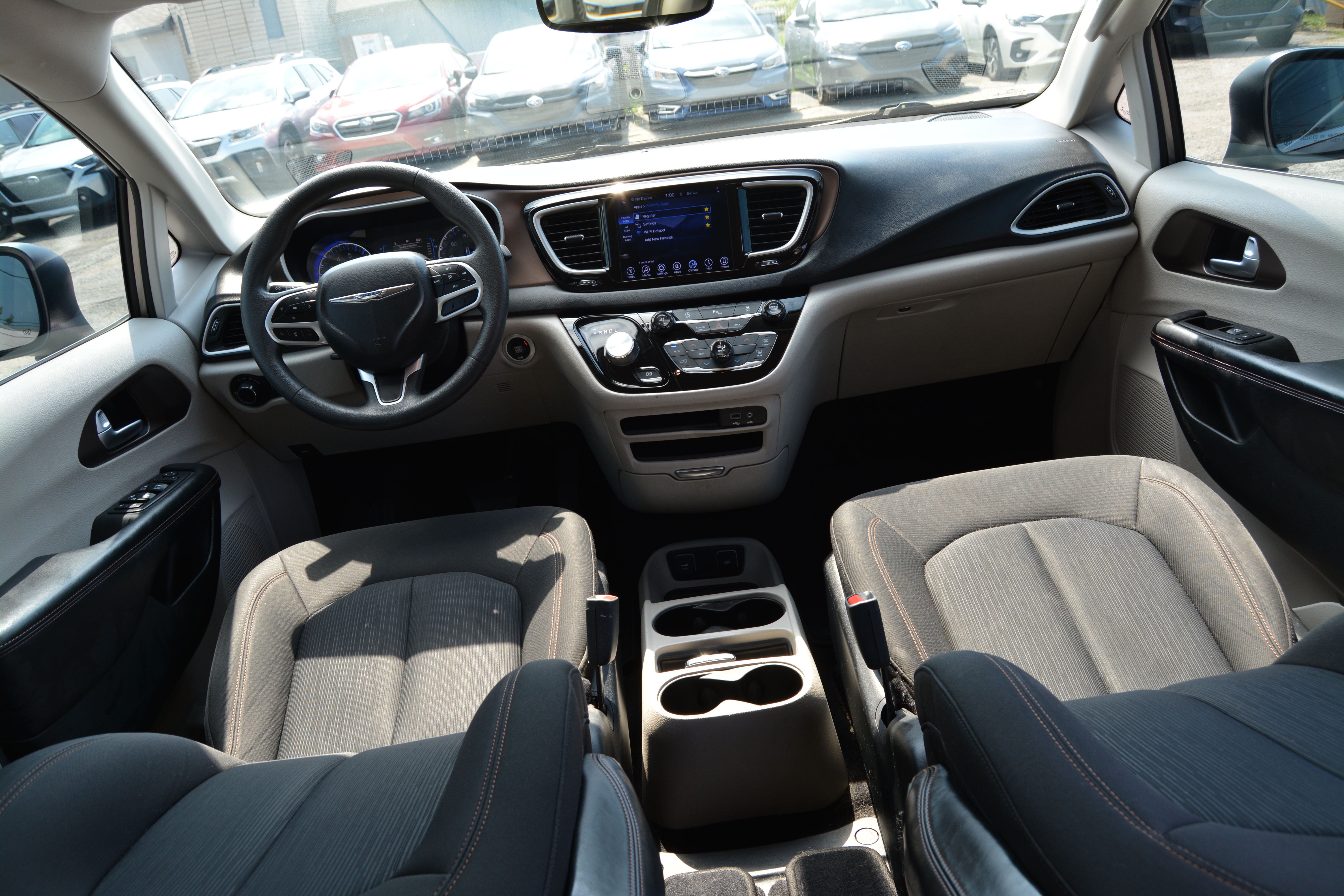 Used 2017 Chrysler Pacifica Touring FWD image 22
