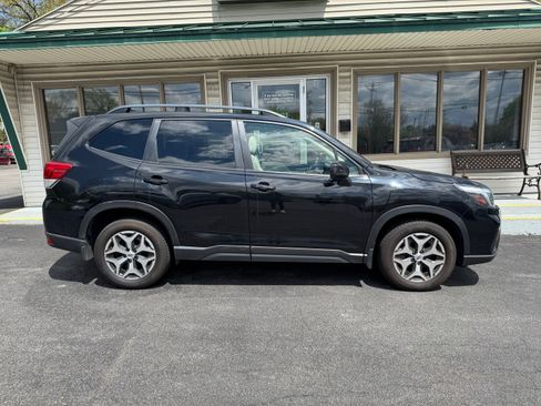 Used 2019 Subaru Forester Premium AWD/4WD image 1