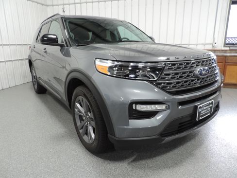 Used 2023 Ford Explorer XLT image 5