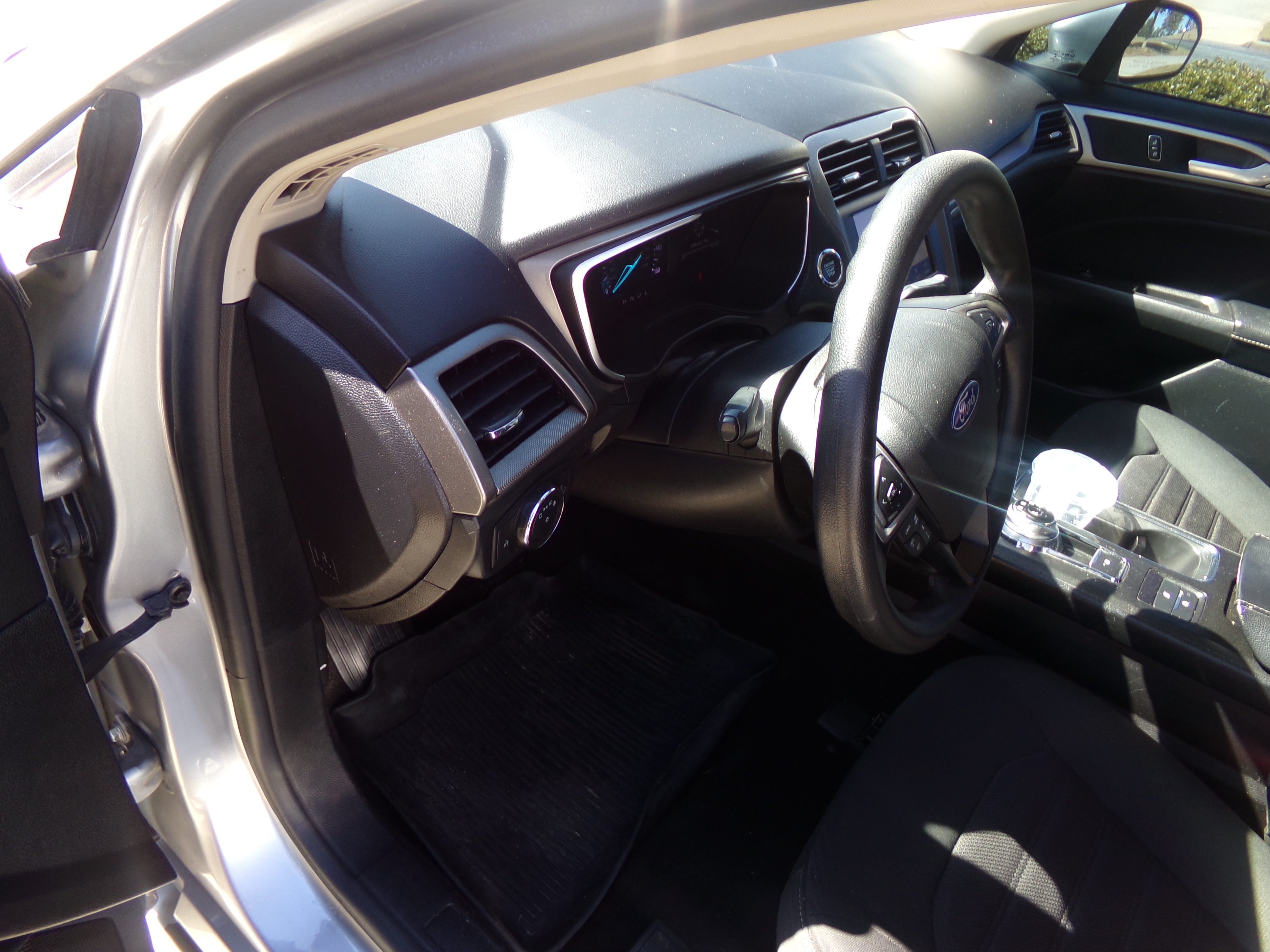 Used 2020 Ford Fusion SE FWD image 10