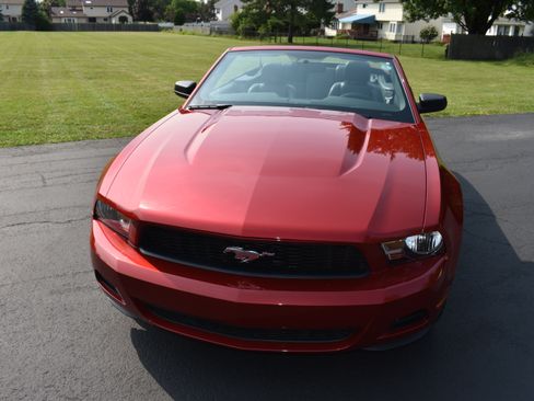 Used 2010 Ford Mustang Convertible RWD image 31