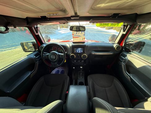 Used 2017 Jeep Wrangler Unlimited Sahara image 14