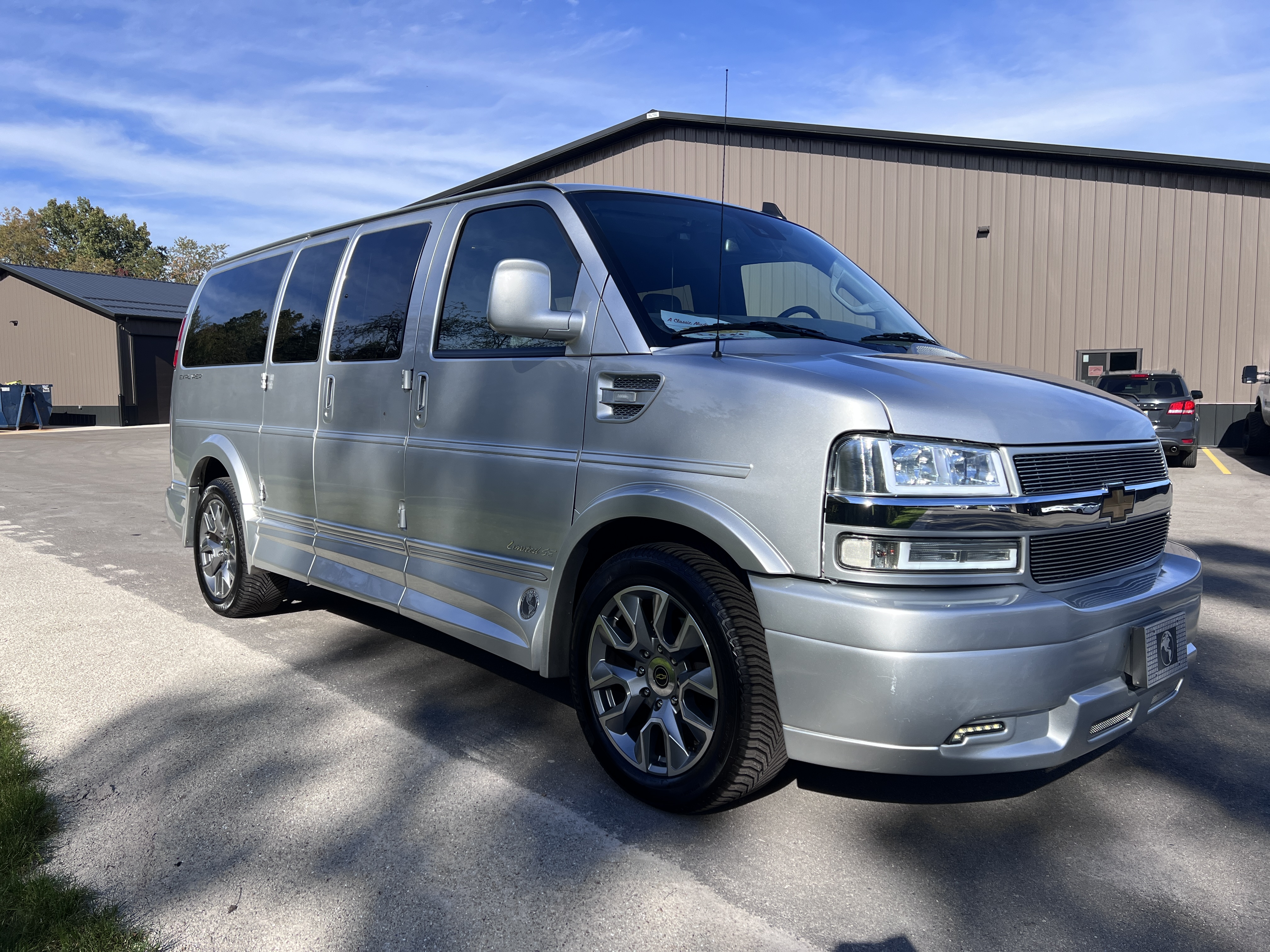 Used 2024 Chevrolet Express 2500 UNAVAIL RWD image 7