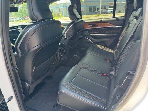 Used 2022 Jeep Grand Cherokee 4WD Summit image 11