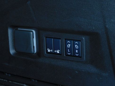 Used 2025 Chevrolet Tahoe Premier image 24