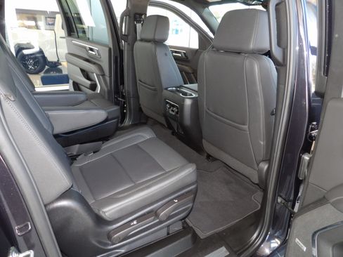 Used 2026 Chevrolet Suburban 4WD LT image 25